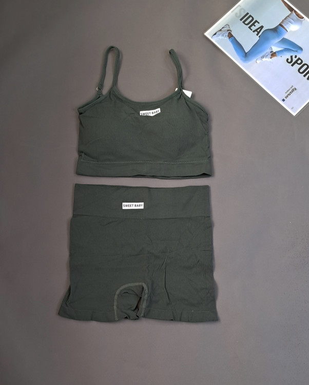 ست ورزشی نیمتنه وشورتک سویئت بیبی -لباس باشگاهی زنانه با جنس سیملس .مناسب باشگاه و ورزش