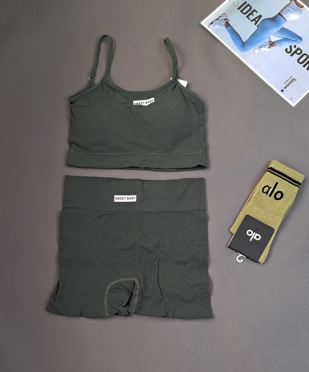 ست ورزشی نیمتنه وشورتک سویئت بیبی لباس باشگاهی زنانه جنس سیملس